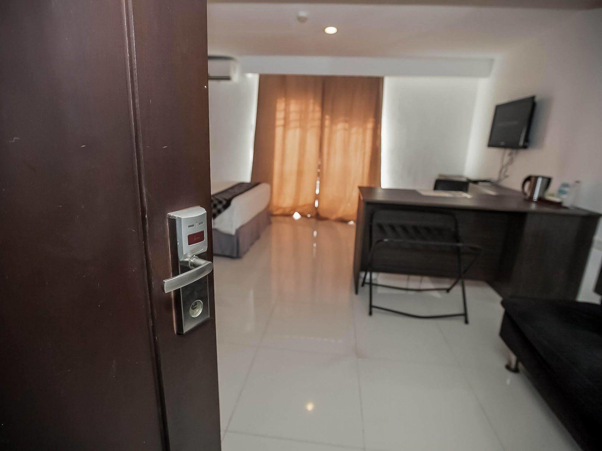 Nida Rooms Ayala Access Mandawe Extérieur photo